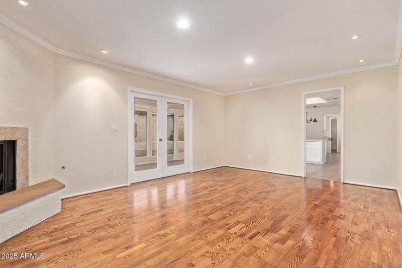 08 - Lawrence family room