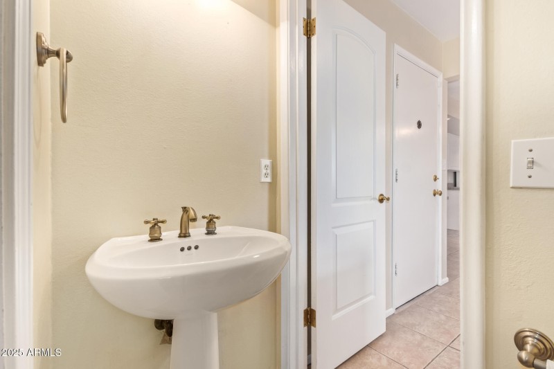 16 - Lawrence half bath