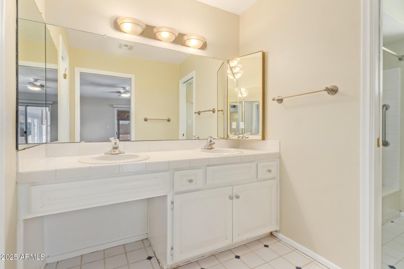 20 - Lawrence primary bath