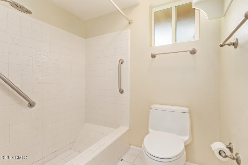 21 - Lawrence primary bath