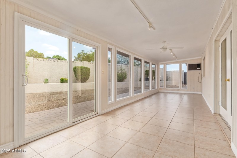 30 - Lawrence Sunroom