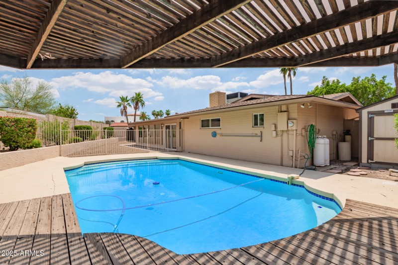 39 - Lawrence fenced pool