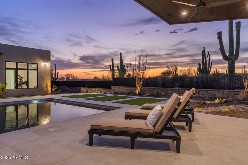 Gorgeous desert and mountain views