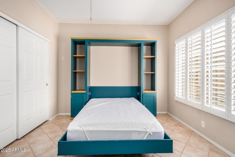 Guest Bedroom w/Murphy Bed