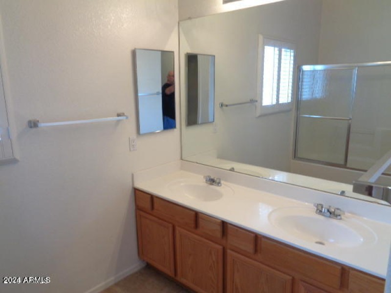 DOUBLE SINKS IN MASTER