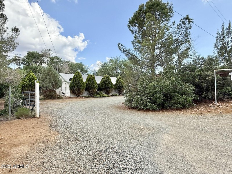 02 Entry Gravel Drive