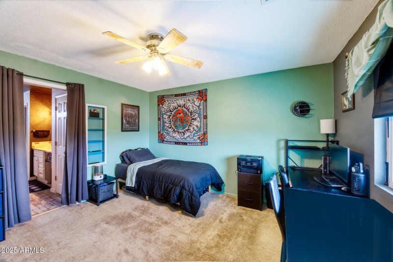 082302-6464 North Six Gun Road_hdr