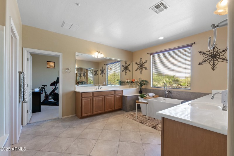 66_18432_Port_Royale66_mls