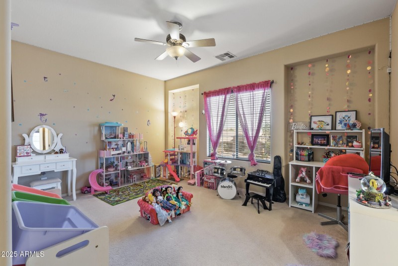 77_18432_Port_Royale77_mls