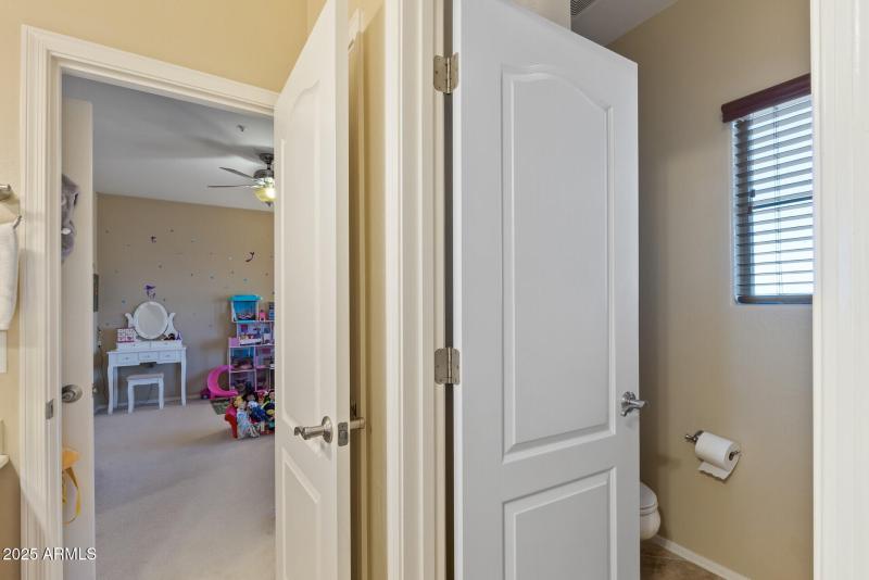 81_18432_Port_Royale81_mls