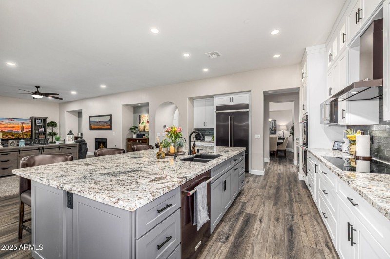 LARGE KITCHEN ISLAND