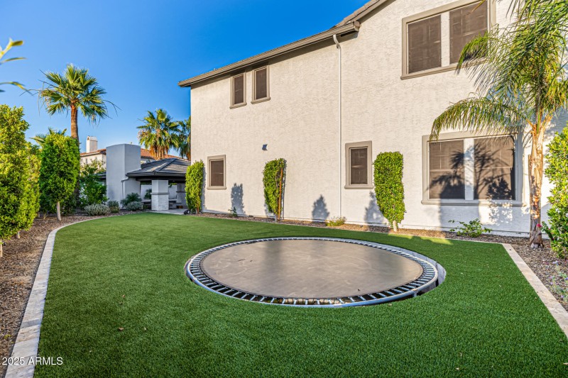 IN GROUNG TRAMPOLINE