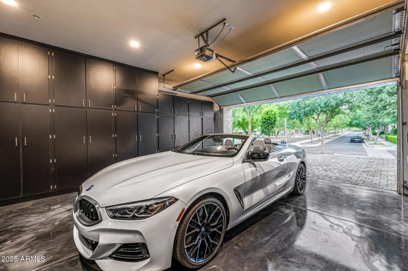 2 CAR GARAGE