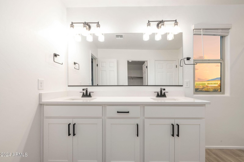 Quartz in Primary Bath