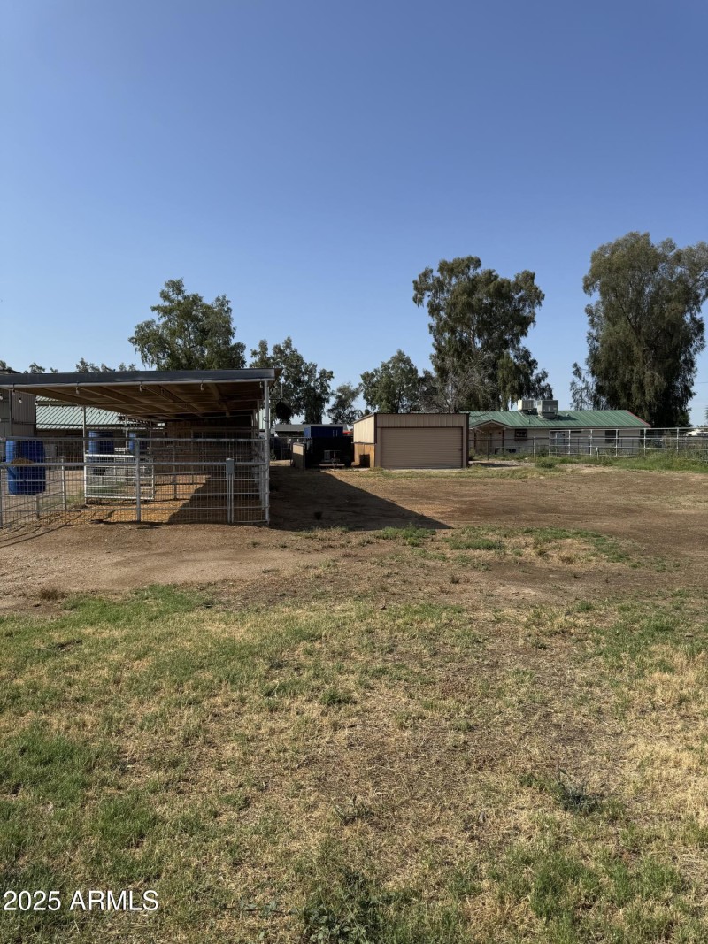 Additional Garge and parking