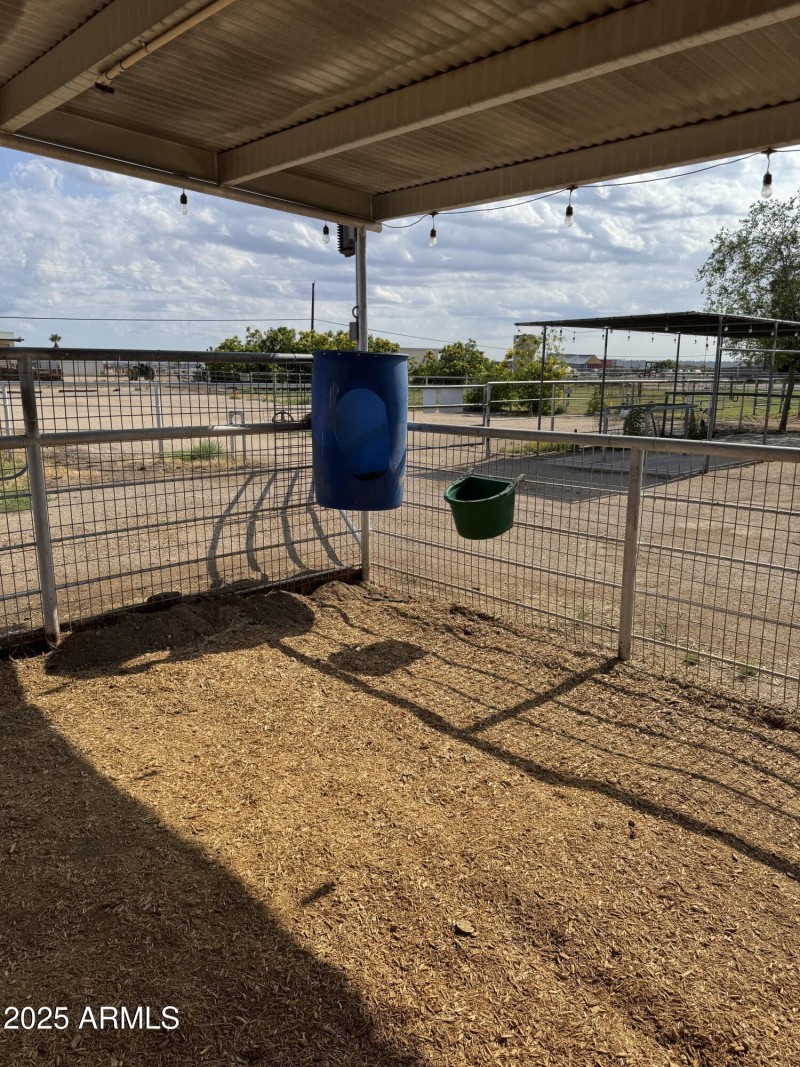 Holding pen, each Aprox 24*16