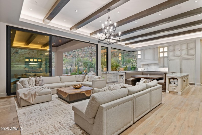 62-web-or-mls-10040-e-happy-valley-rd