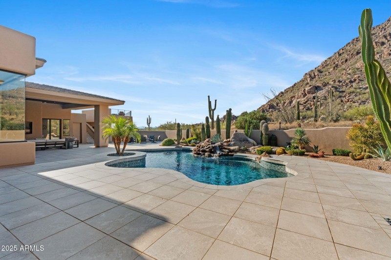 55-web-or-mls-10040-e-happy-valley-rd