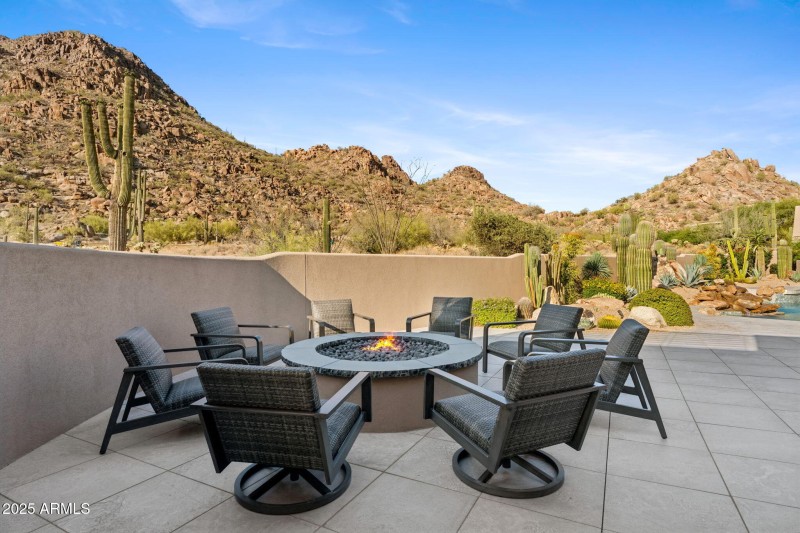 50-web-or-mls-10040-e-happy-valley-rd