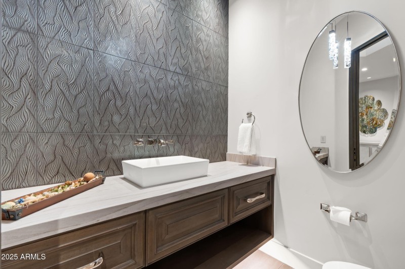 47-web-or-mls-10040-e-happy-valley-rd