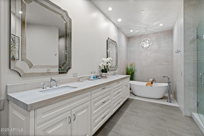 40-web-or-mls-10040-e-happy-valley-rd