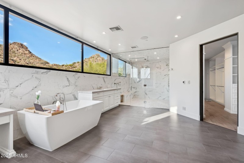 31-web-or-mls-10040-e-happy-valley-rd