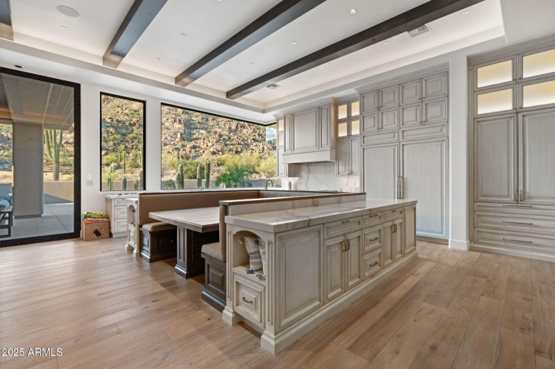 21-web-or-mls-10040-e-happy-valley-rd