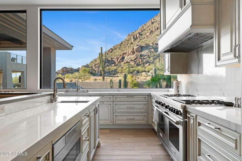 19-web-or-mls-10040-e-happy-valley-rd