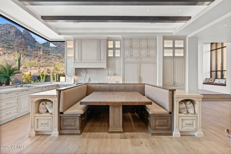 16-web-or-mls-10040-e-happy-valley-rd