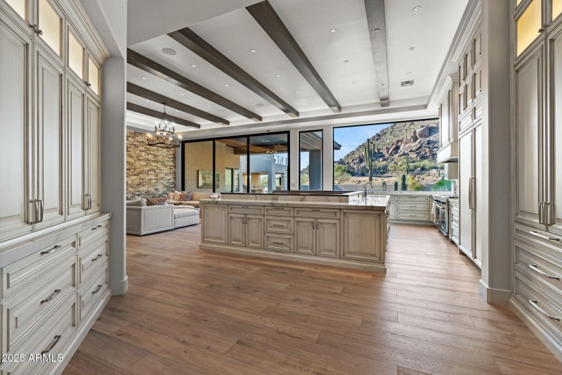 12-web-or-mls-10040-e-happy-valley-rd