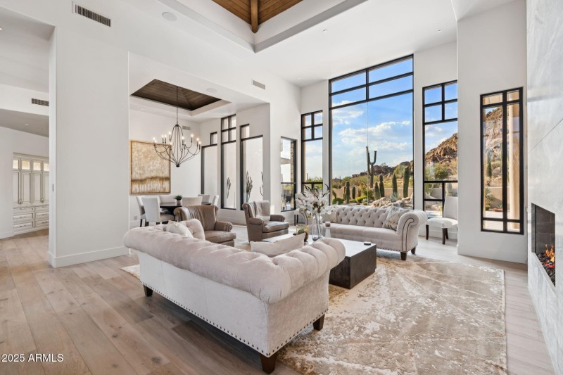 9-web-or-mls-10040-e-happy-valley-rd