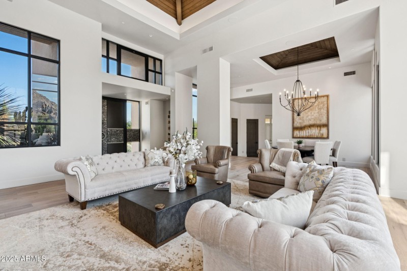 7-web-or-mls-10040-e-happy-valley-rd