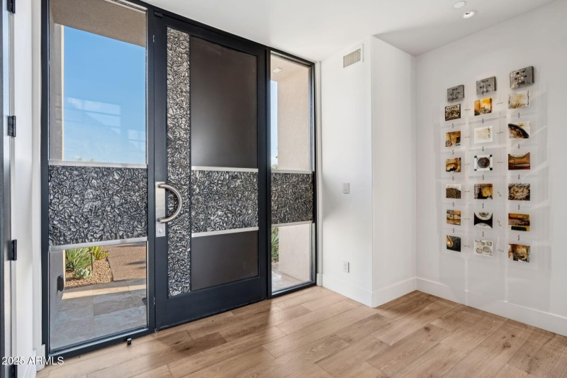 5-web-or-mls-10040-e-happy-valley-rd