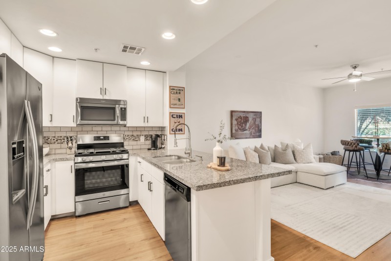 5450 E Deer Valley Dr 1004-7