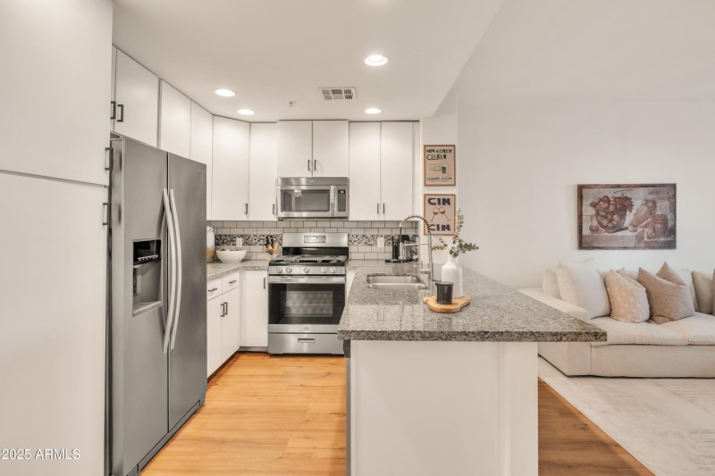 5450 E Deer Valley Dr 1004-8