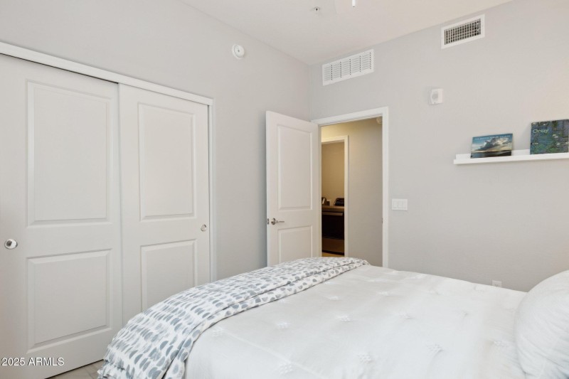 21-web-or-mls-17850-n-68th-st-2138