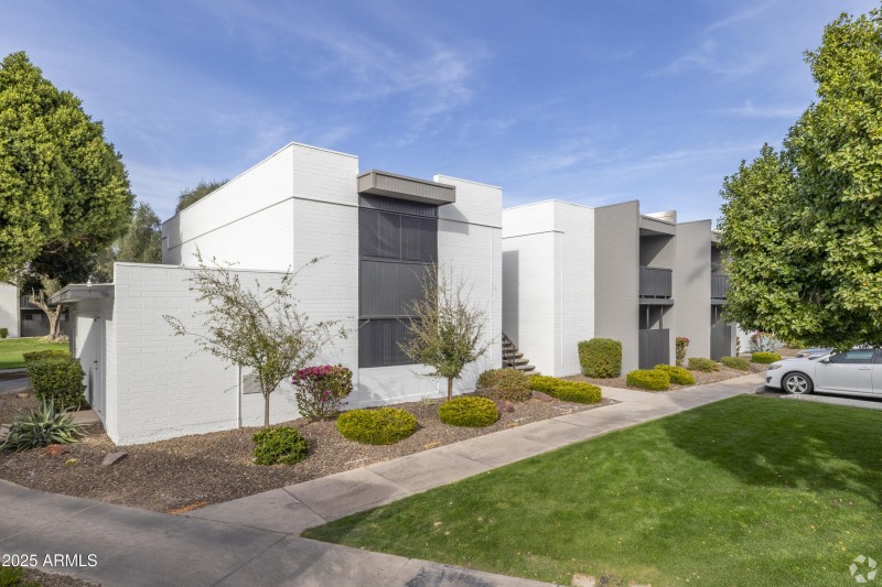 Emerald-Apartments - Building Exterior