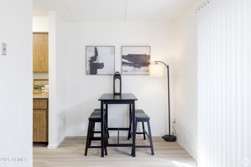 Emerald-Apartments - Dining area