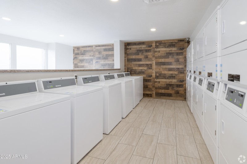 Emerald-Apartments - Laundry room