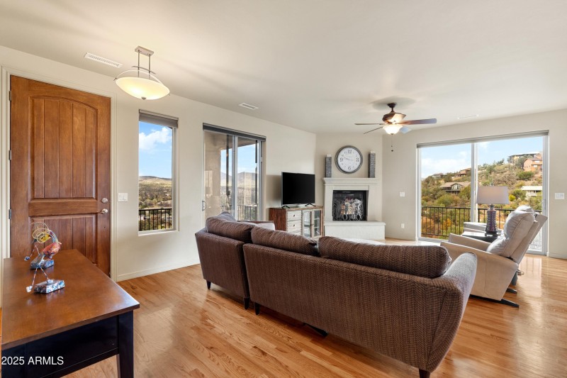 008_Entry to Living Room