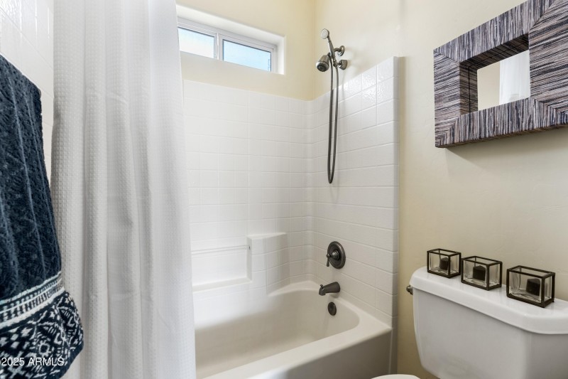 028_2nd Suite Full Bath