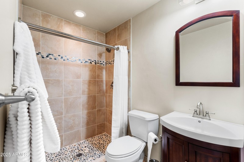 033_34 Bathroom - Lower Level