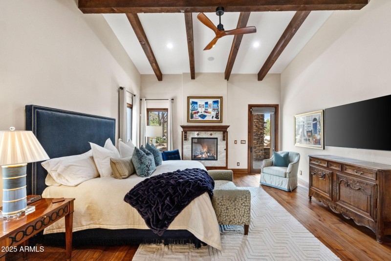 59-Primary Bedroom (2)