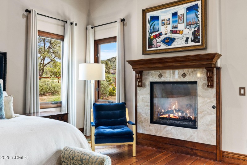 61-Primary Bedroom (4)