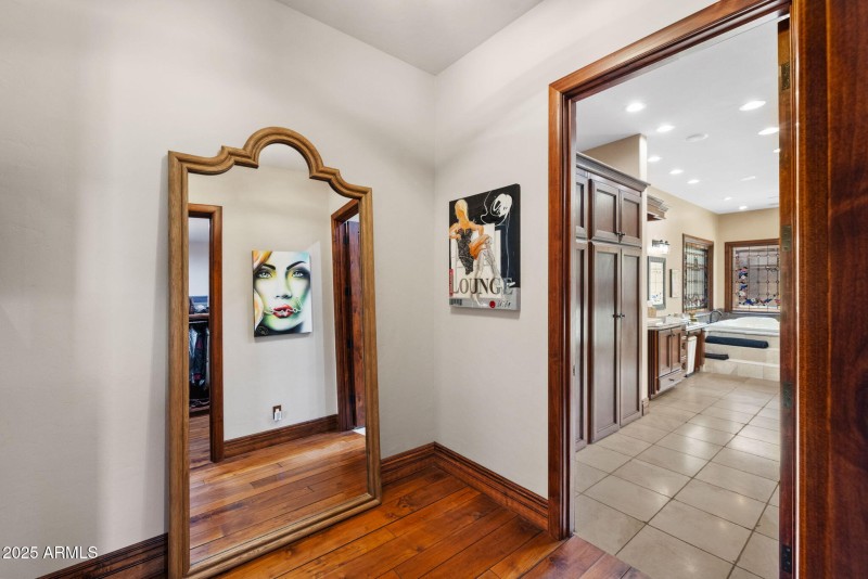 64-Primary Bedroom (7)