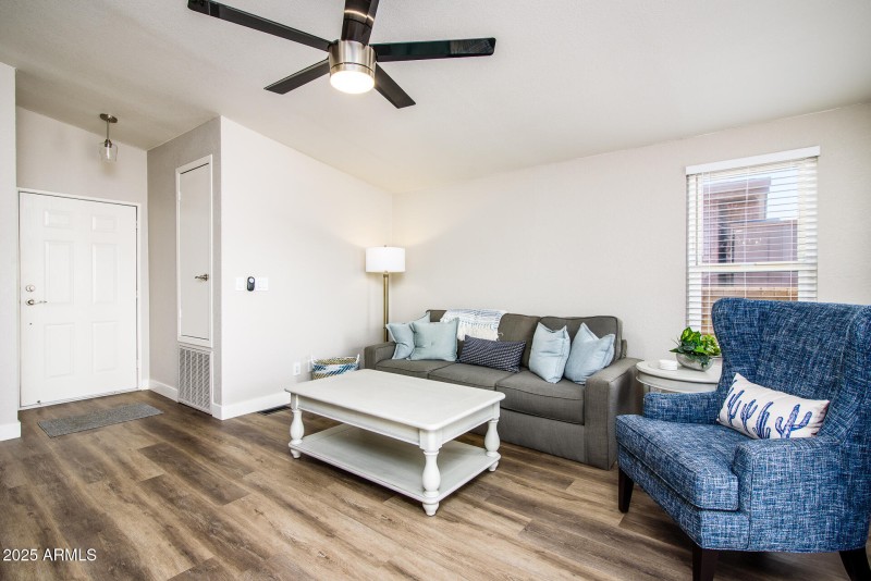 1672 E Augusta Ave-7197-Edit