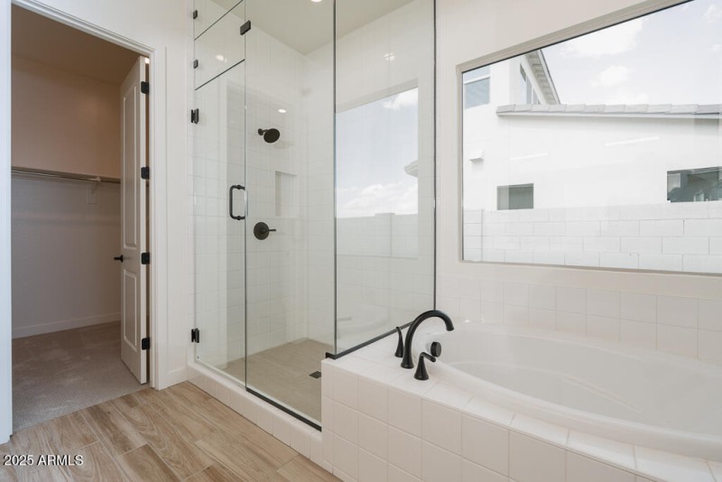 Tri Pointe Soleo 335 - Primary Bathroom-