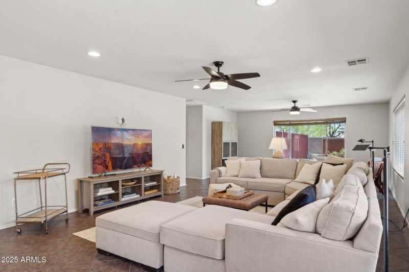 15-web-or-mls-28814-n-45th-st