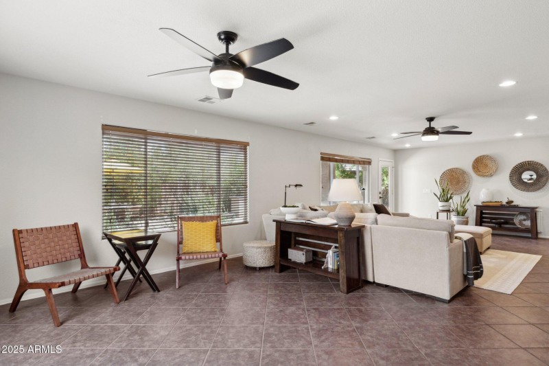 17-web-or-mls-28814-n-45th-st