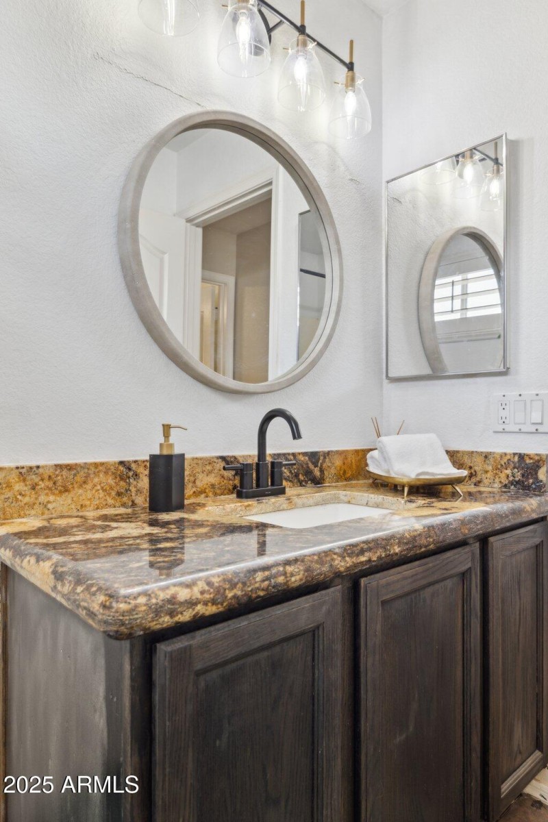 28-web-or-mls-28814-n-45th-st